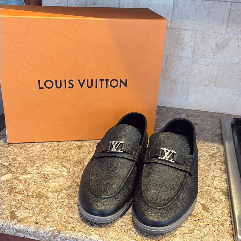 LIKE NEW (No Crease) Louis Vuitton Black Leather Loafers “Estate”